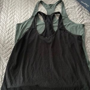 ⭐️Final price⭐️2 Assorted Xersion tanks